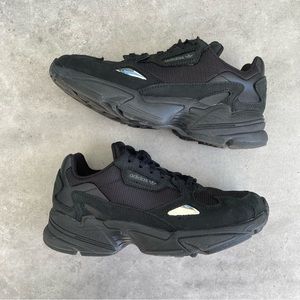 Adidas Falcon black size 6